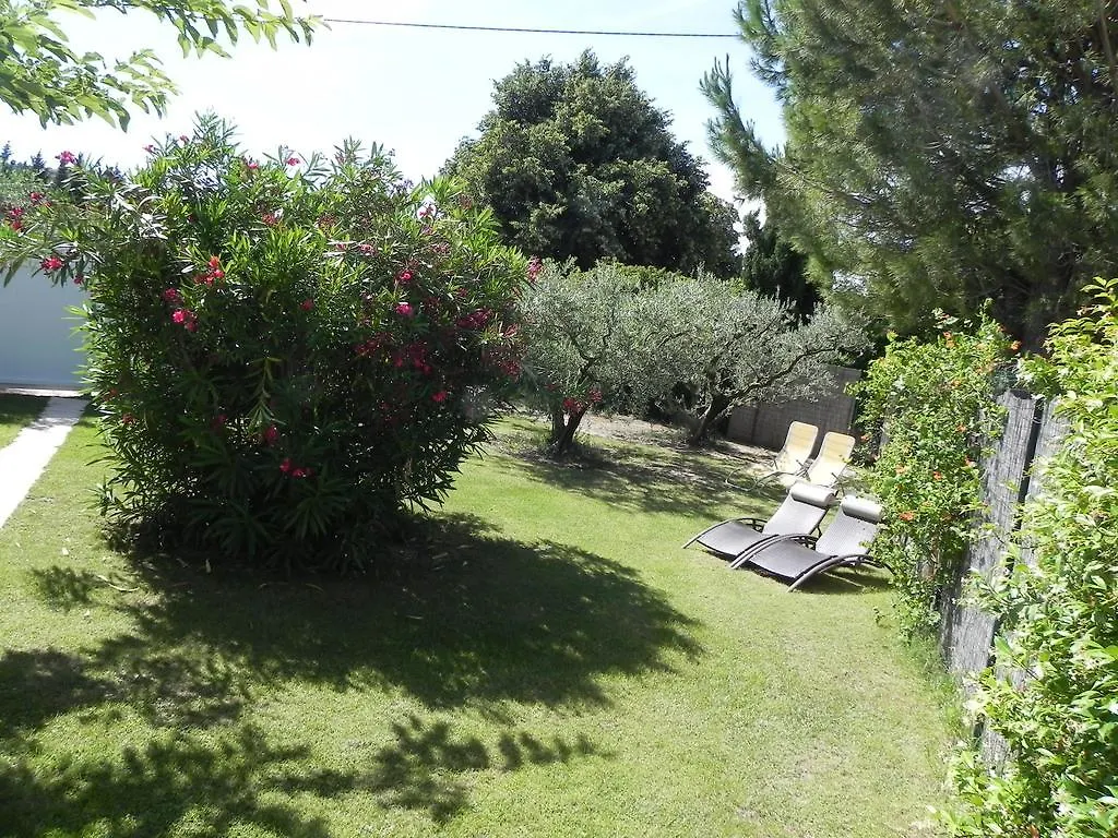 Holiday home Gite Chez Un Producteur De Fruits. Boulbon France